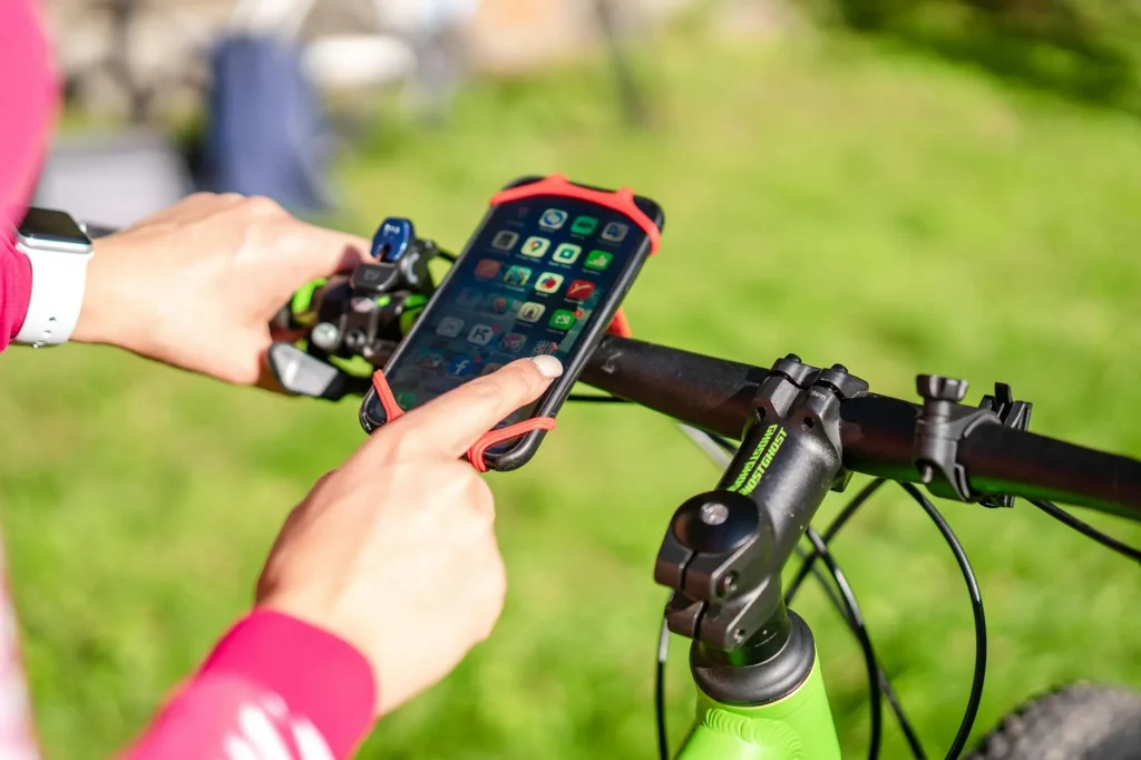 Phone mounted on bicycle handlebars for navigation