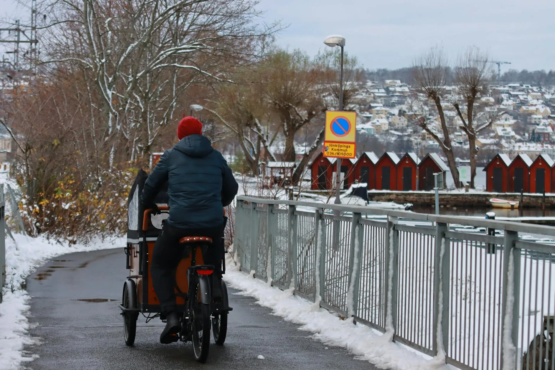 Cargo e-bike carrying children in an urban setting