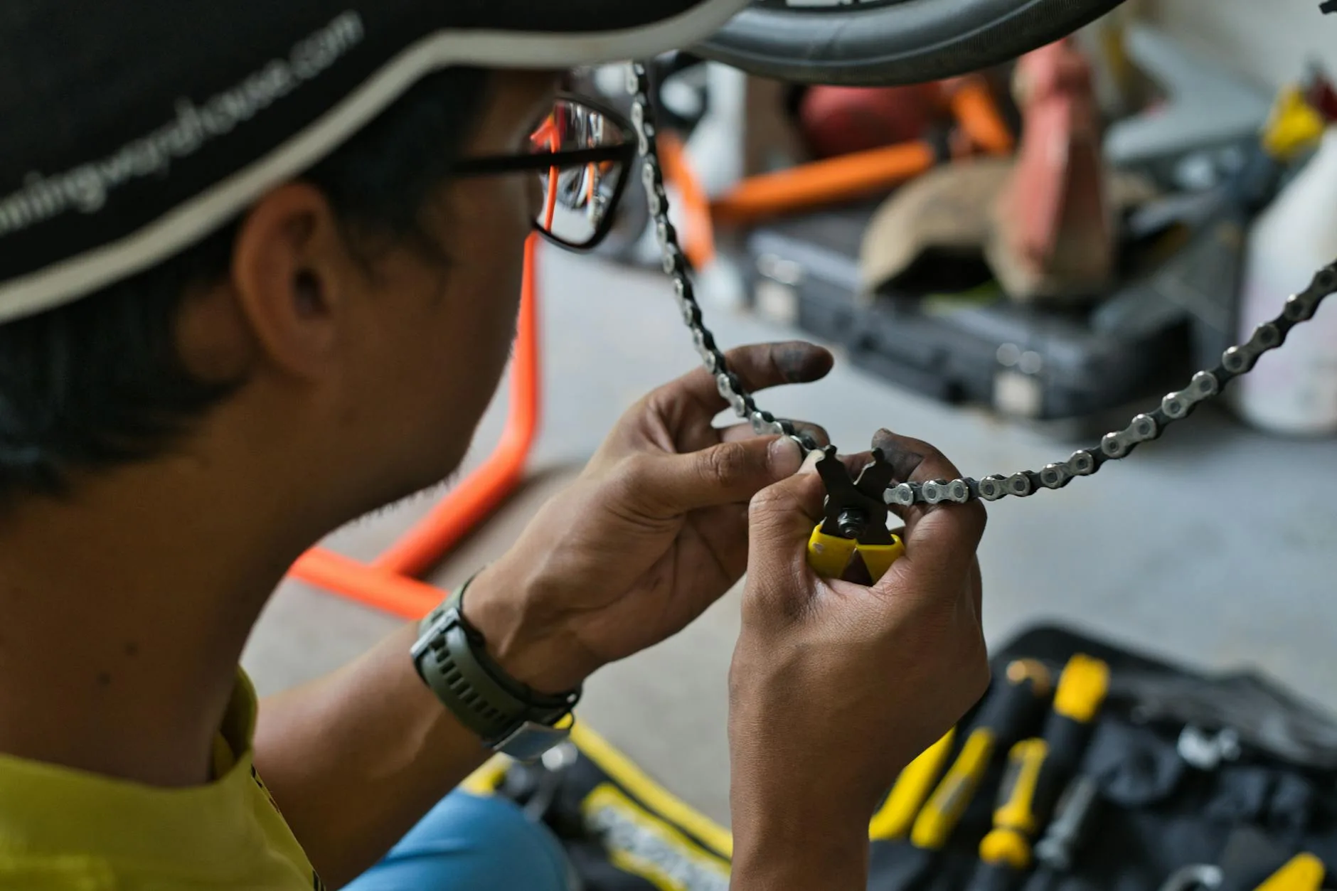Bicycle maintenance tools for mudguard fitting